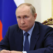 Владимир Путин поручил организовать вооруженную охрану школ в ДНР, ЛНР и Запорожье